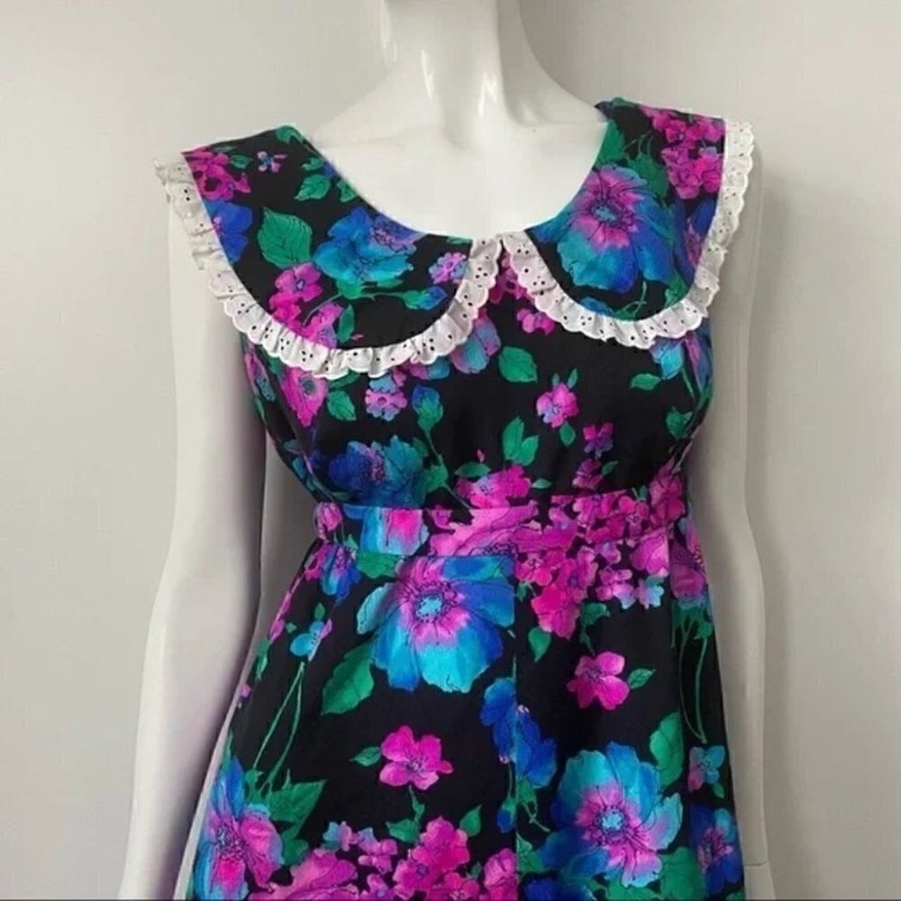 VINTAGE Made in Hawaii  Floral Sleeveless Eyelet Ruffle Trim Maxi Dress